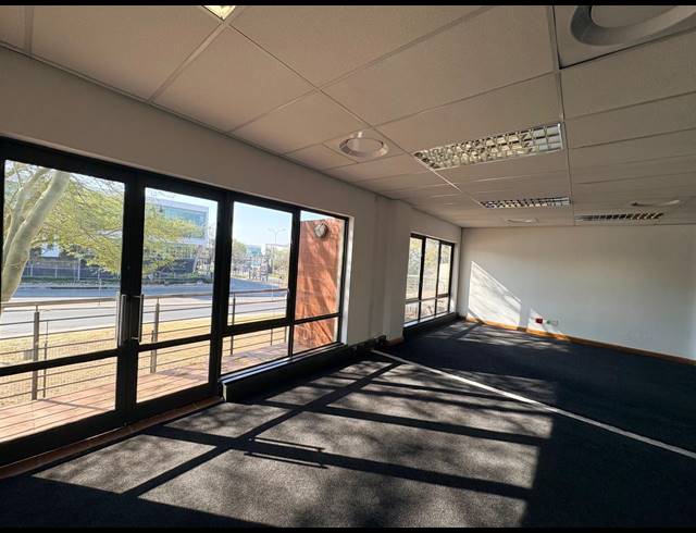 347M² OFFICE TO LET IN MAGALIESSIG